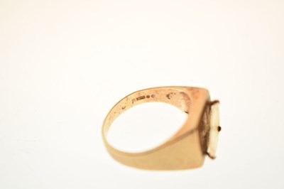 Lot 38 - 9ct gold signet ring inset a Mexican gold token