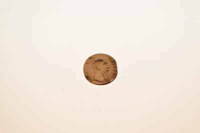 Lot 57 - 9ct gold signet ring mount with a loose Mexican gold token (a/f)