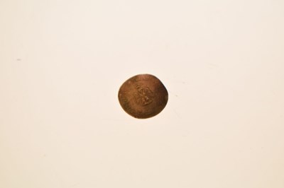 Lot 57 - 9ct gold signet ring mount with a loose Mexican gold token (a/f)