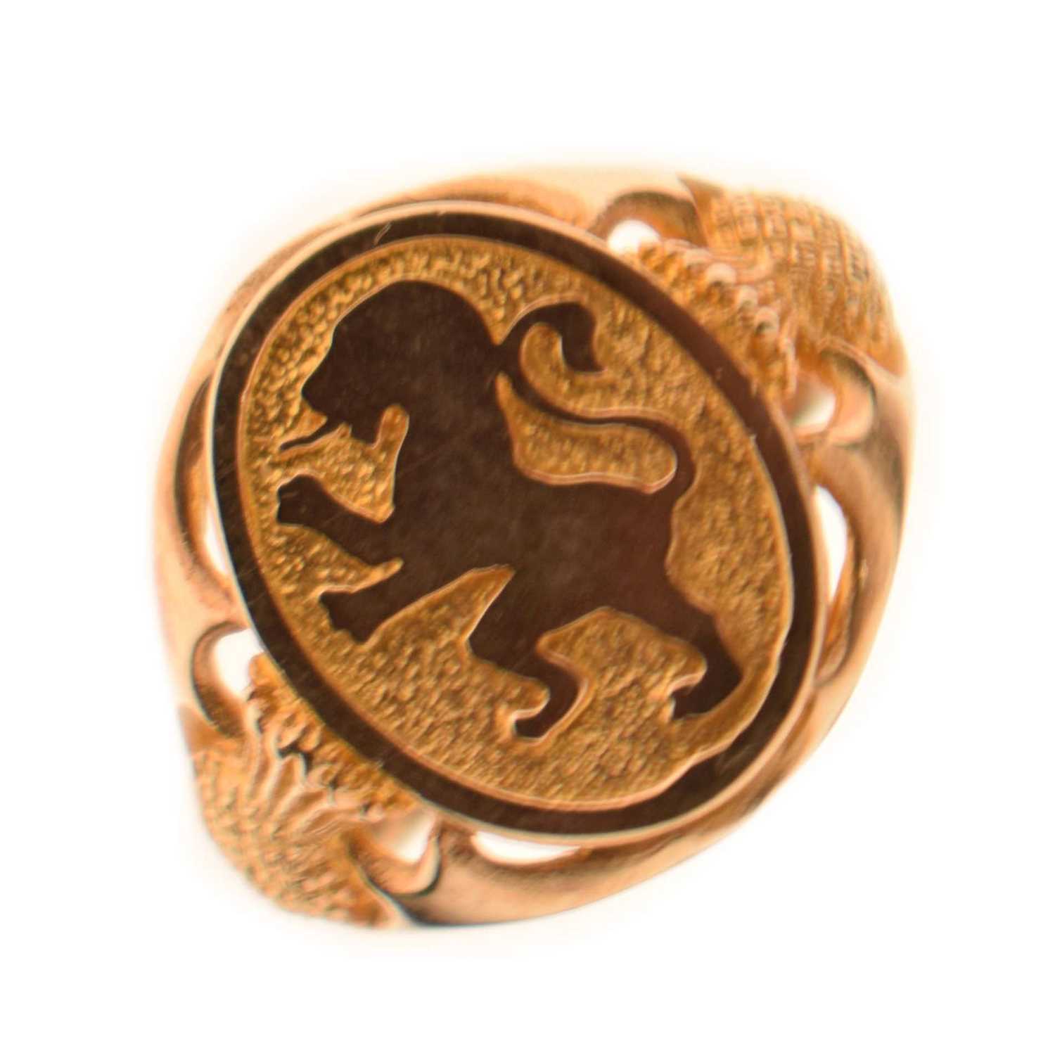 Lot 41 - 9ct gold signet ring depicting lion rampant