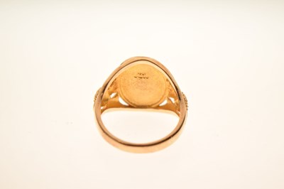 Lot 41 - 9ct gold signet ring depicting lion rampant