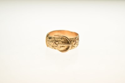Lot 37 - 9ct gold buckle ring