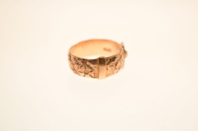 Lot 37 - 9ct gold buckle ring