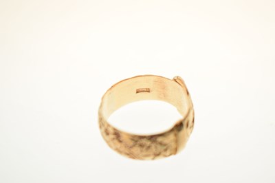 Lot 37 - 9ct gold buckle ring