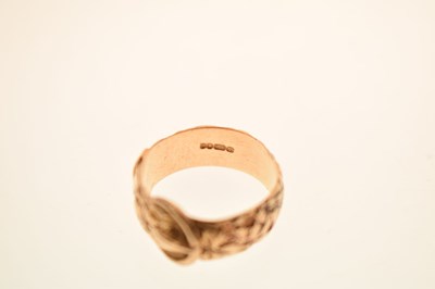 Lot 37 - 9ct gold buckle ring