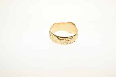 Lot 36 - 9ct gold buckle ring
