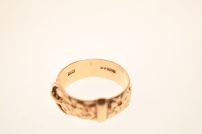 Lot 36 - 9ct gold buckle ring