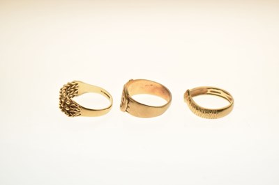 Lot 29 - Three 9ct gold rings (3)