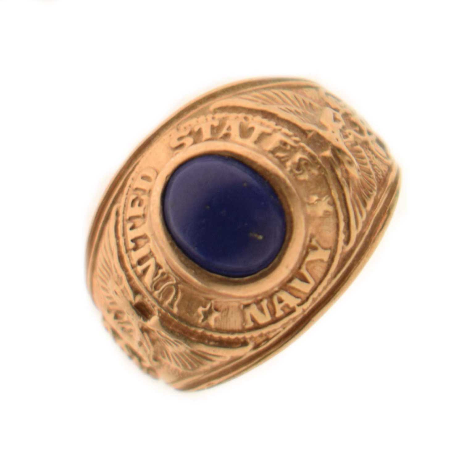 Lot 15 - United States Navy 9ct gold ring