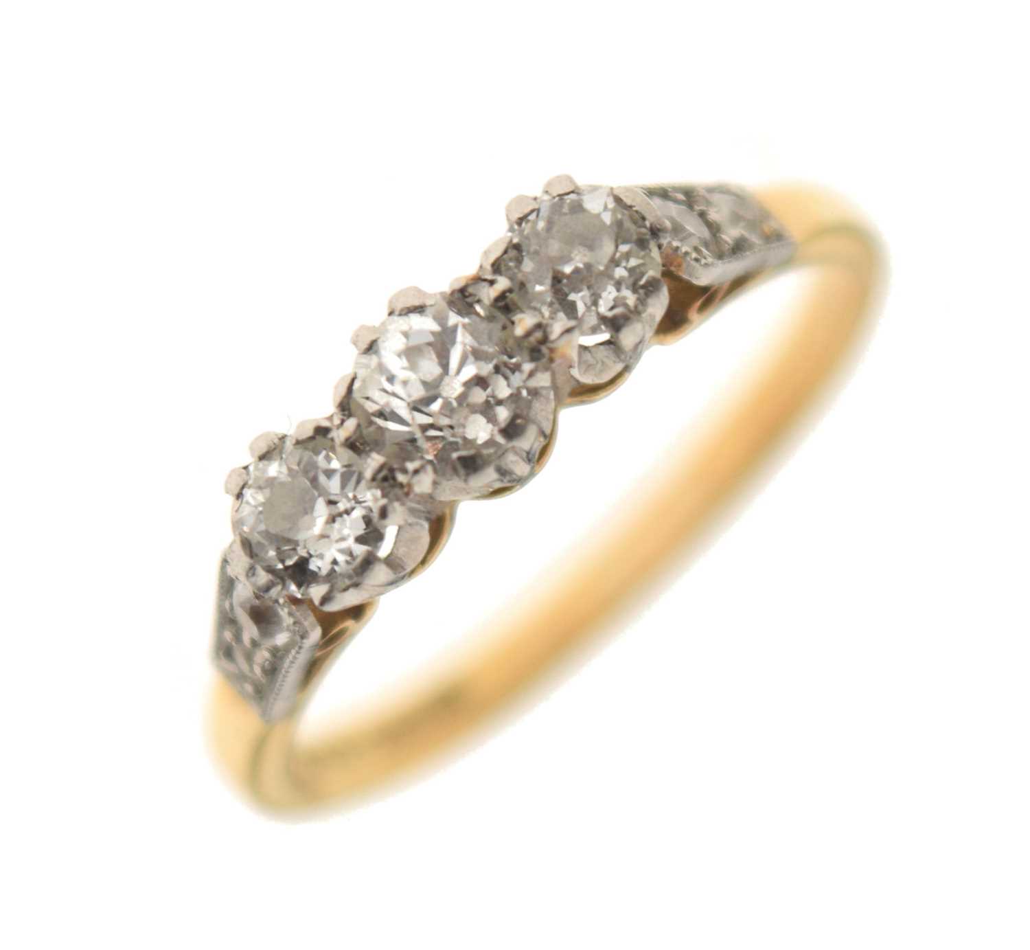 Lot 3 - Three stone diamond ring
