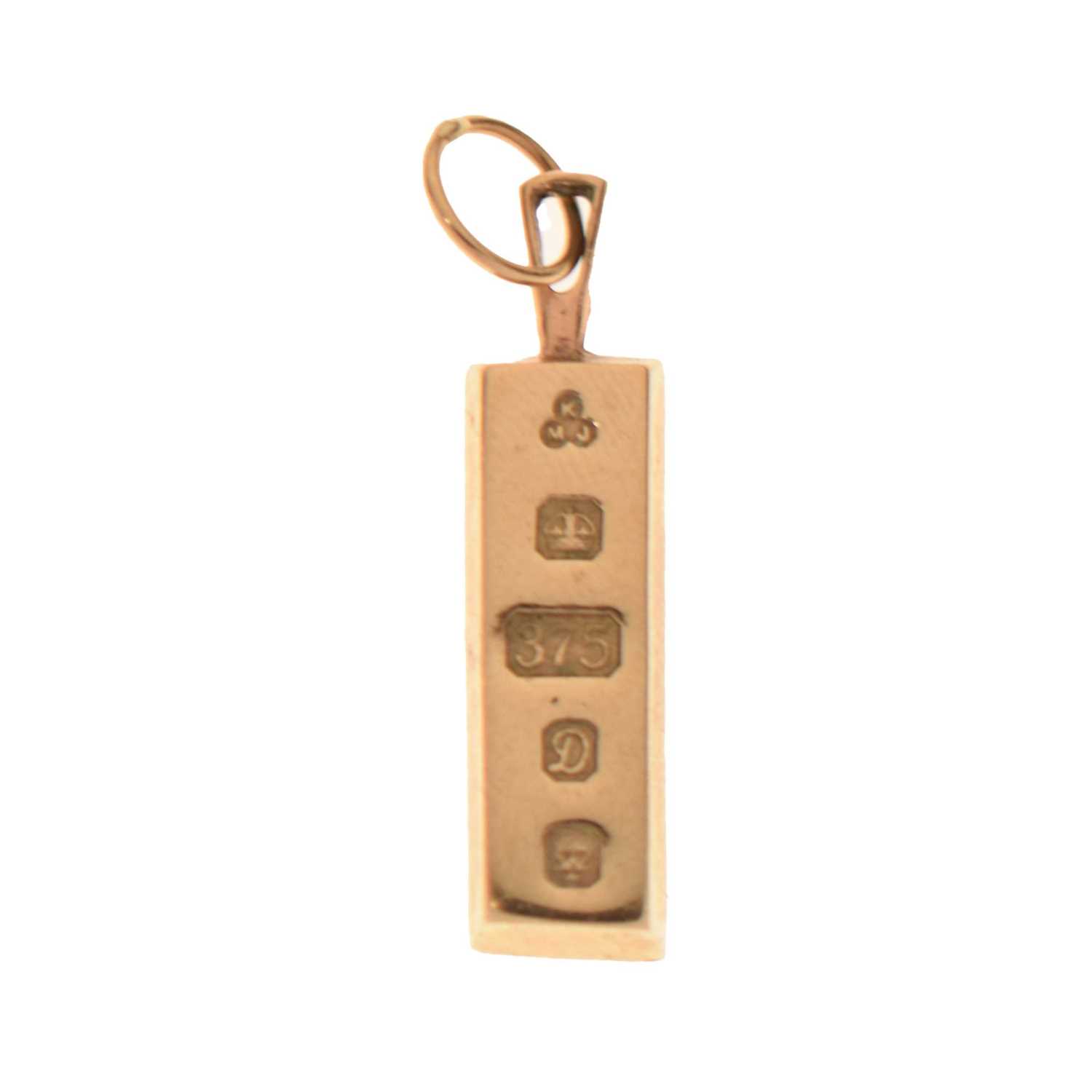 Lot 68 - 9ct gold ingot pendant