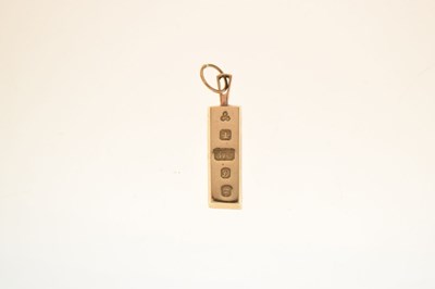 Lot 68 - 9ct gold ingot pendant