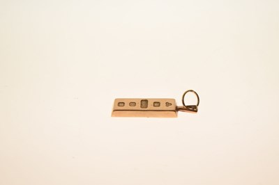 Lot 68 - 9ct gold ingot pendant