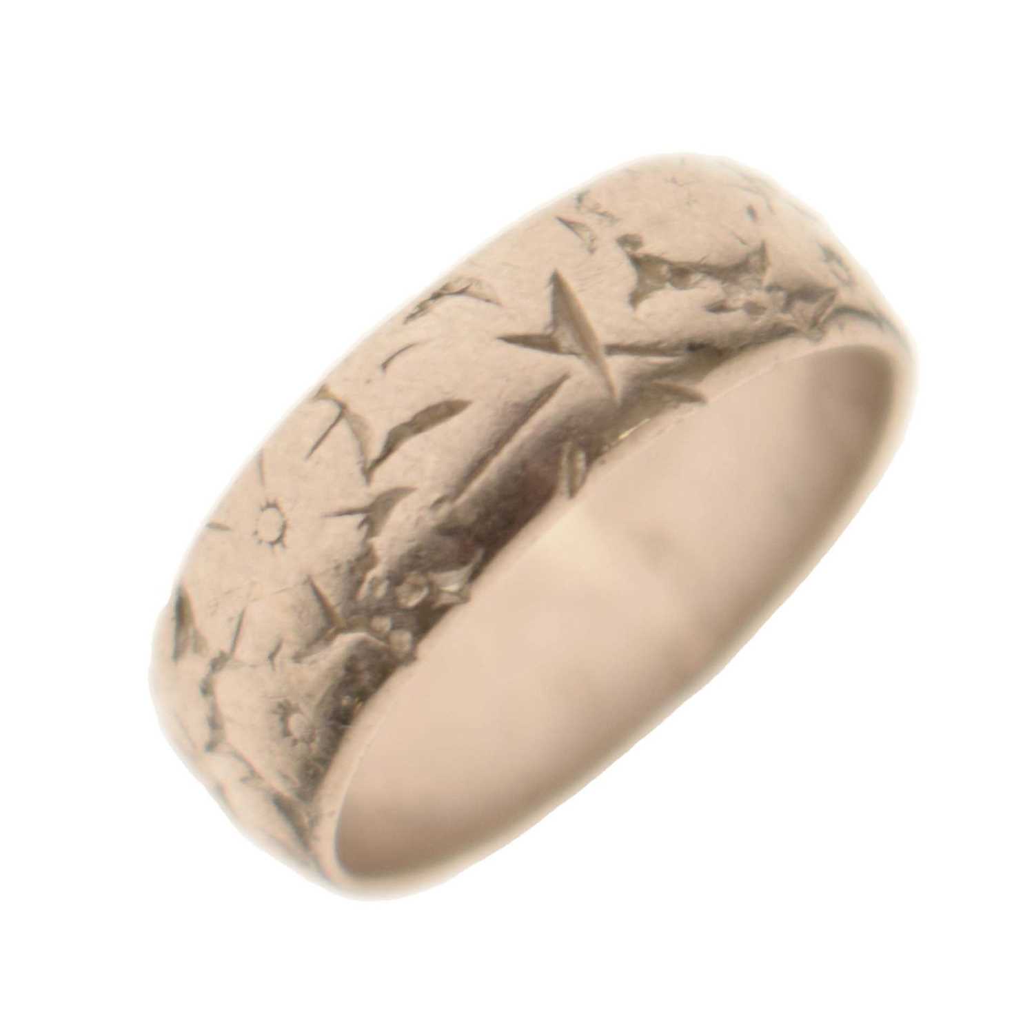 Lot 43 - 18ct white gold wedding band