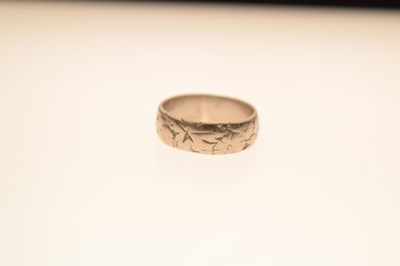 Lot 43 - 18ct white gold wedding band