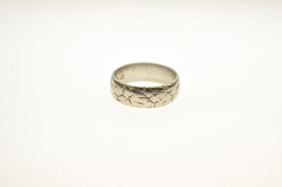 Lot 43 - 18ct white gold wedding band