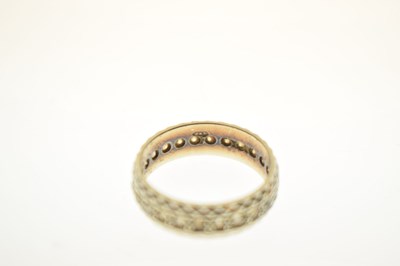Lot 48 - White metal eternity ring