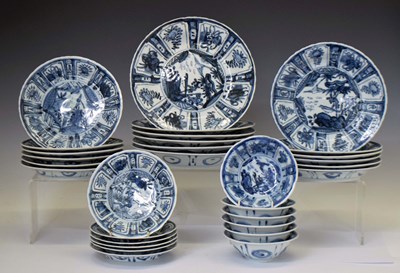 Lot 447 - Collection of modern Chinese blue and white porcelain dinnerwares in late Ming taste
