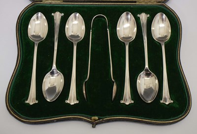 Lot 207 - Set of six George V silver Onslow pattern teaspoons and a pair of sugar tongs