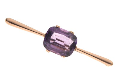 Lot 60 - Amethyst bar brooch, stamped 9ct