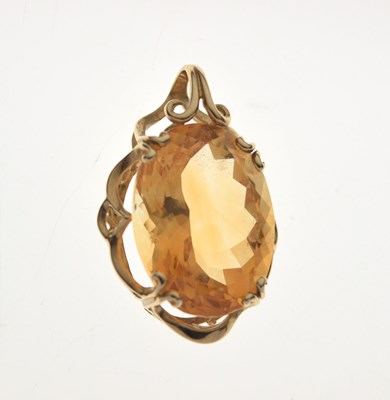 Lot 72 - 9ct gold gem set pendant