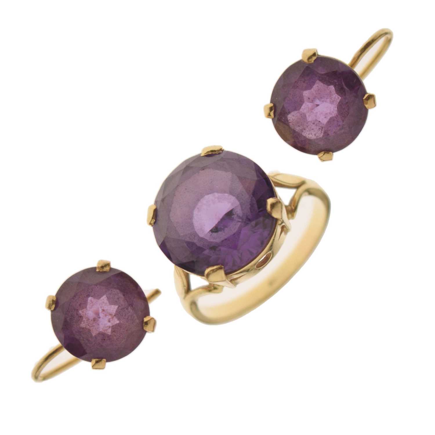 Lot 27 - Synthetic sapphire dress ring and pair of earrings