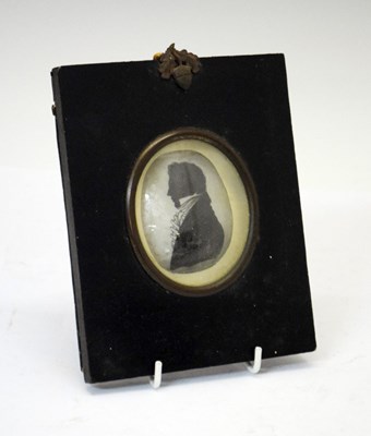 Lot 148 - Miniature silhouette of a gentleman