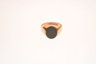 Lot 4 - Edwardian 18ct gold bloodstone signet ring