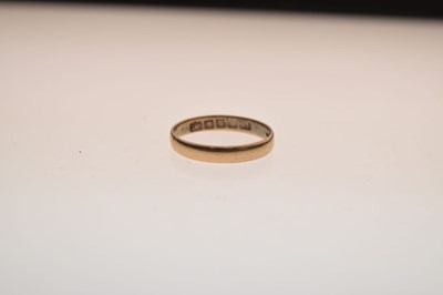 Lot 45 - 18ct gold wedding band