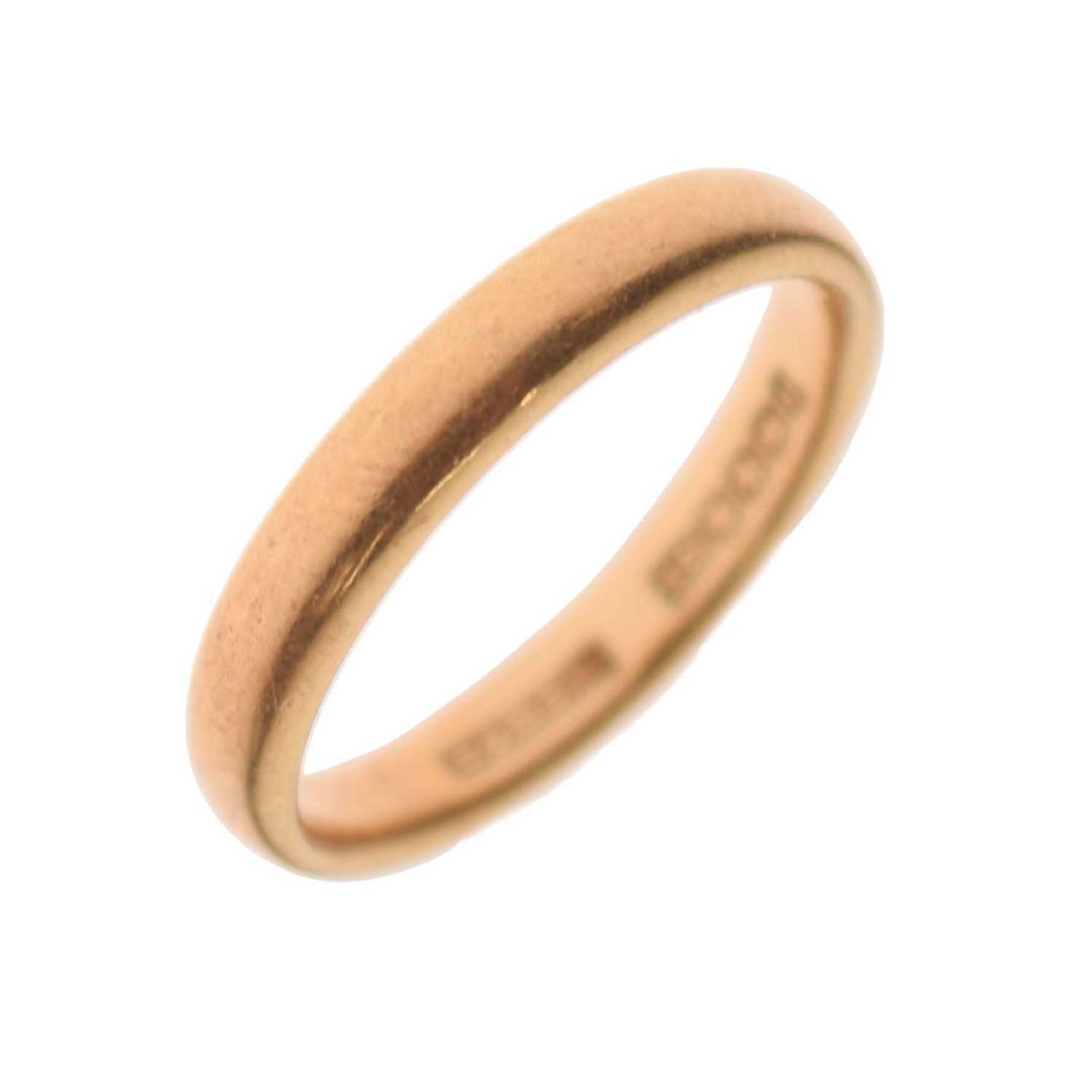 Lot 44 - 18ct gold wedding band