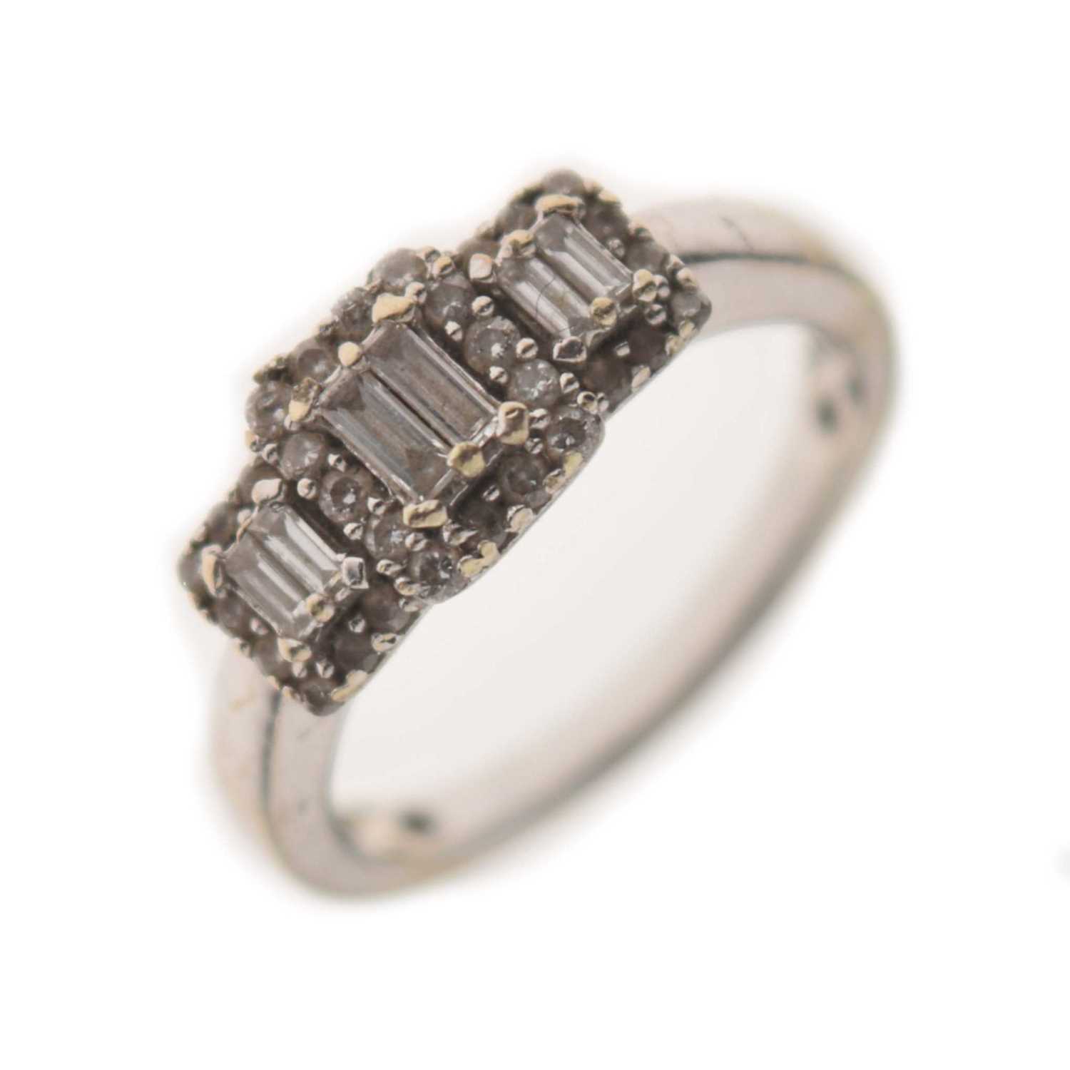 Lot 1 - Fancy cut diamond cluster ring