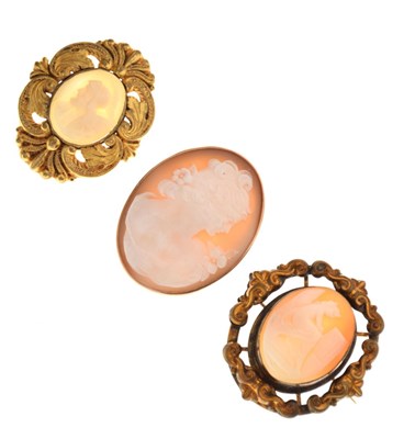 Lot 34 - Victorian shell cameo brooch