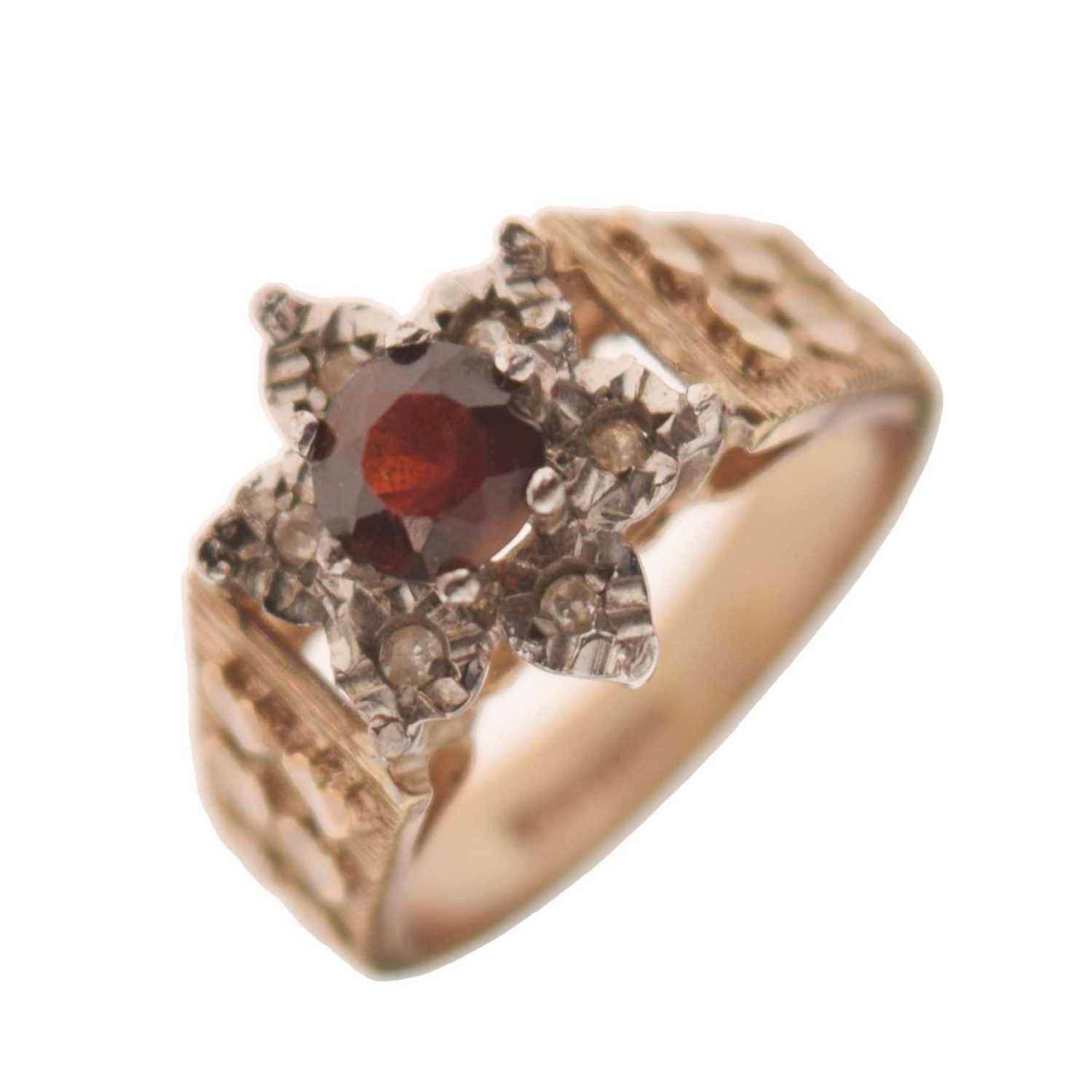 Lot 5 - 9ct gold garnet and diamond cluster ring