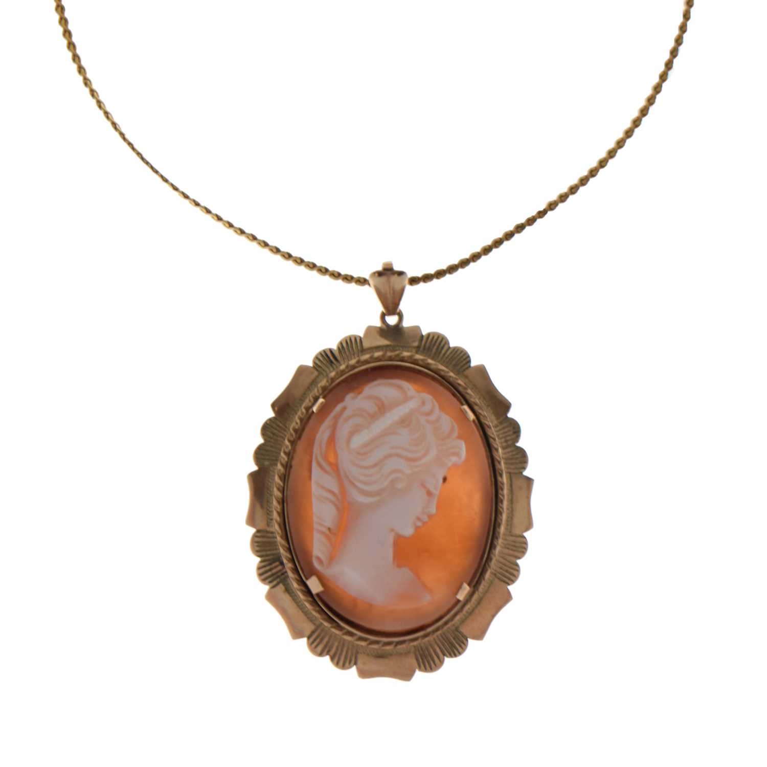 Lot 73 - 9ct gold shell cameo pendant