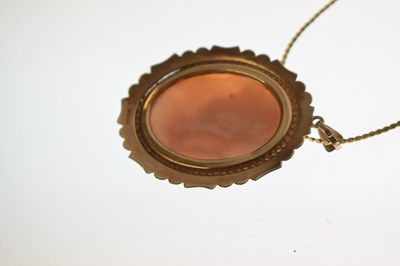 Lot 73 - 9ct gold shell cameo pendant