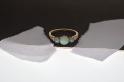 Lot 18 - Yellow metal opal three stone ring