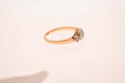 Lot 18 - Yellow metal opal three stone ring