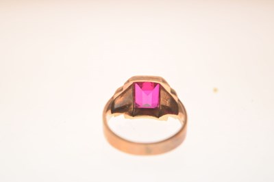 Lot 14 - Yellow metal gem set dress ring