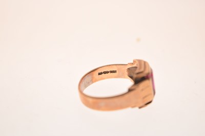 Lot 14 - Yellow metal gem set dress ring