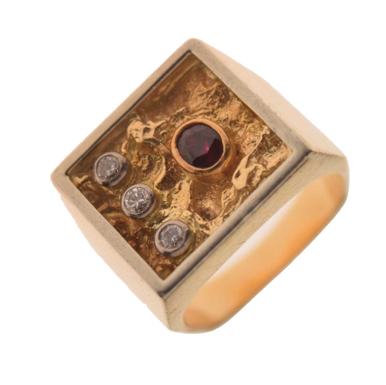 Lot 7 - Diamond and ruby yellow metal dress ring