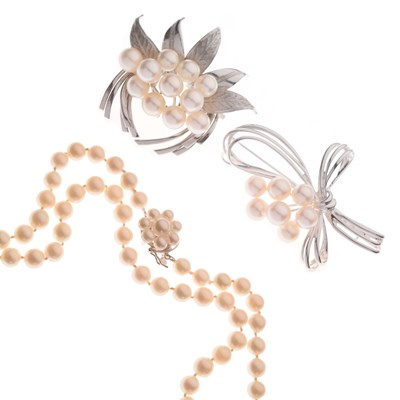 Lot 66 - Tasaki cultured pearl necklace and two silver brooches (3)