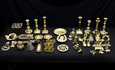 Lot 305 - Quantity of brass