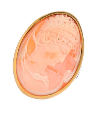 Lot 26 - Shell cameo brooch