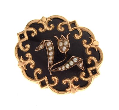 Lot 88 - Victorian mourning brooch