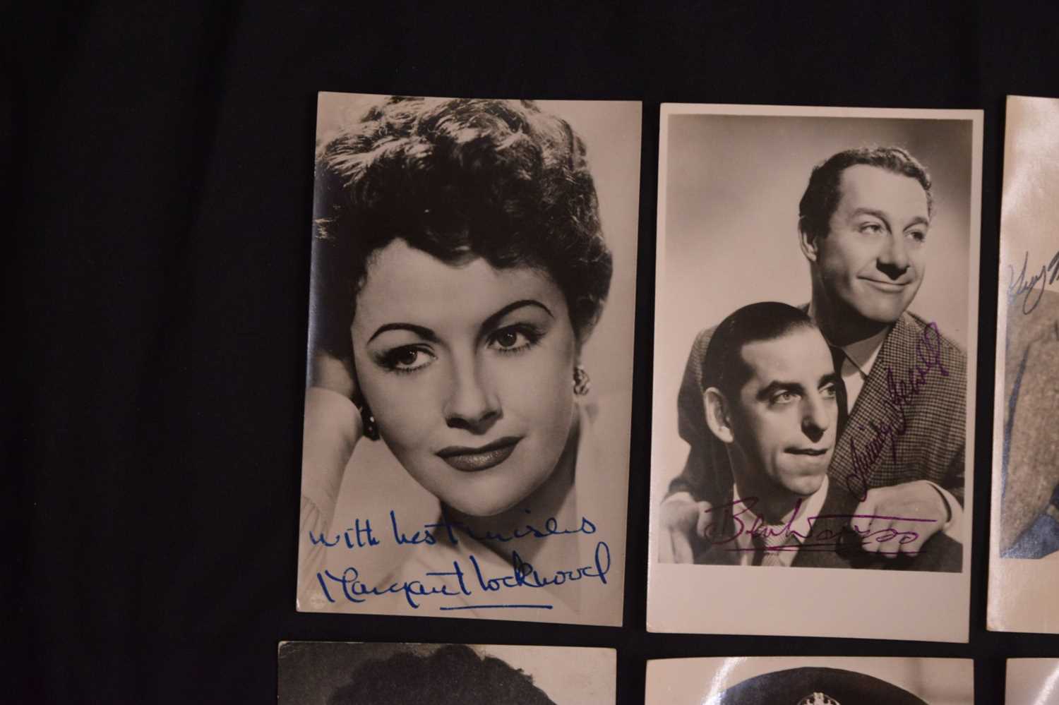 Lot 289 - Collection of autographs and portrait