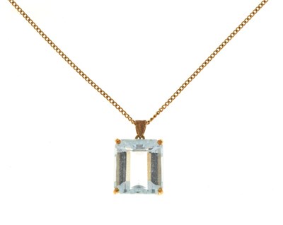 Lot 63 - Aquamarine pendant