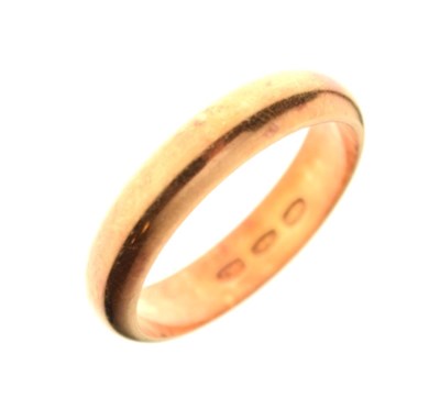 Lot 16 - Gold wedding band