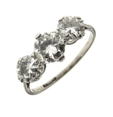 Lot 4 - Three stone diamond ring