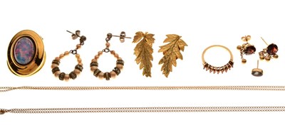 Lot 90 - 9ct gold ring, studs and assorted jewellery