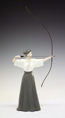 Lot 424 - Lladro porcelain figure - 'Kyudo Archer', 8290